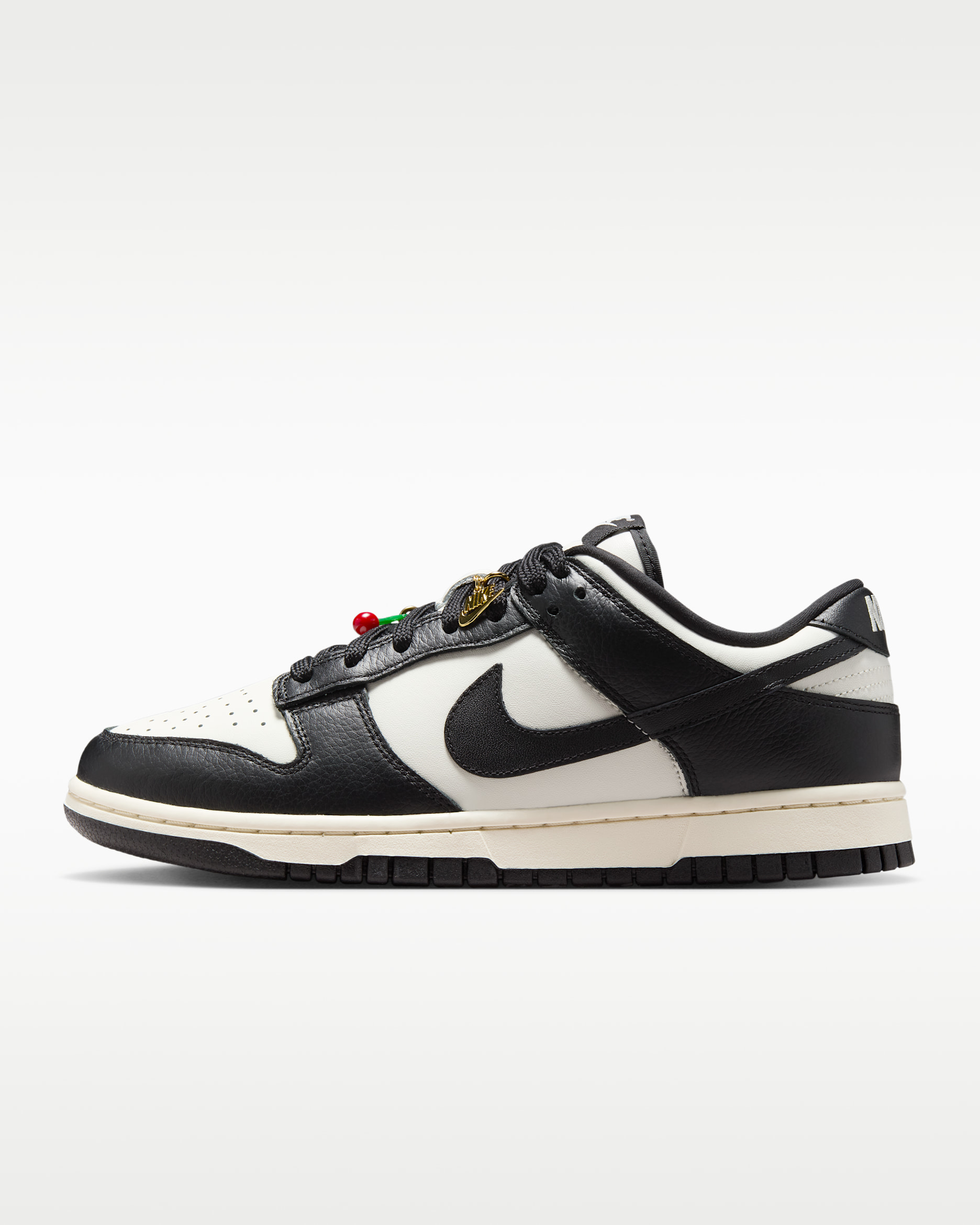 Nike Dunk Low SE Women's Shoes. Nike ID